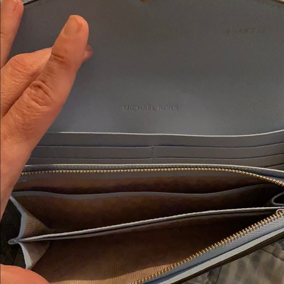 Michael Kors monogram blue wallet - Picture 6 of 7